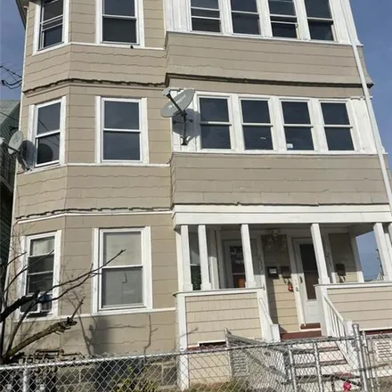 Rent this 3 bed apartment on 233 Deacon Street in Newfield, Bridgeport