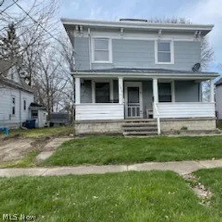 Image 1 - 1056 West 2nd Street, Lorain, OH 44052, USA - House for sale