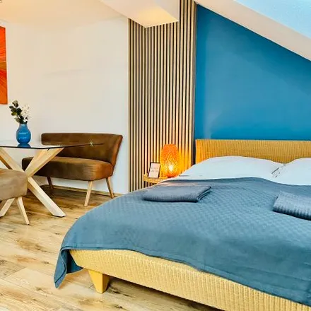 Rent this 5 bed apartment on Weidenhäuser Straße 73 in 35037 Marburg, Germany