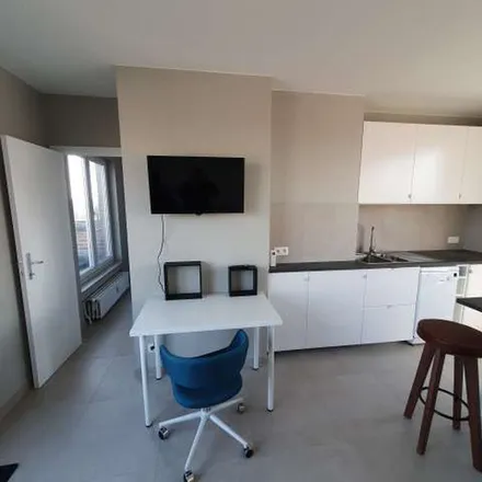 Rent this 1 bed apartment on Rue Vervloesem - Vervloesemstraat 112 in 1200 Woluwe-Saint-Lambert - Sint-Lambrechts-Woluwe, Belgium