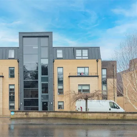 Rent this 3 bed apartment on Millbrae Road in Glasgow, G42 9UX