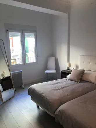Rent this 3 bed apartment on Carrer del Pintor Gisbert in 11, 46006 Valencia