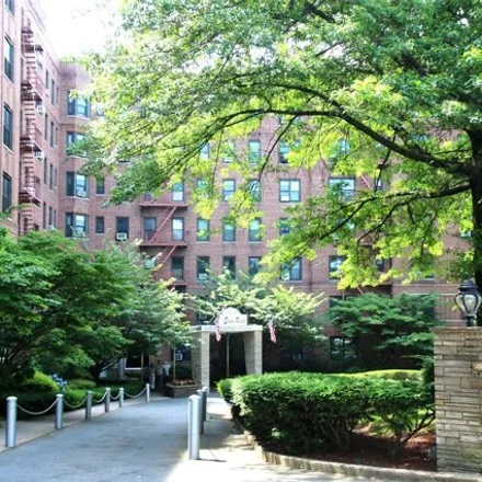 Buy this studio apartment on 84-01 Main St Unit 211 in New York, 11435