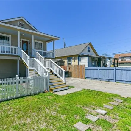 Buy this 3 bed house on 3820 Avenue S ½ in Galveston, TX 77550