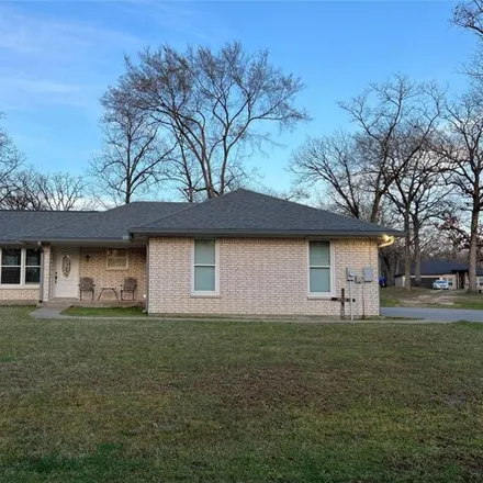 Buy this 2 bed house on 206 Lakeview Drive in Henderson County, TX 75163