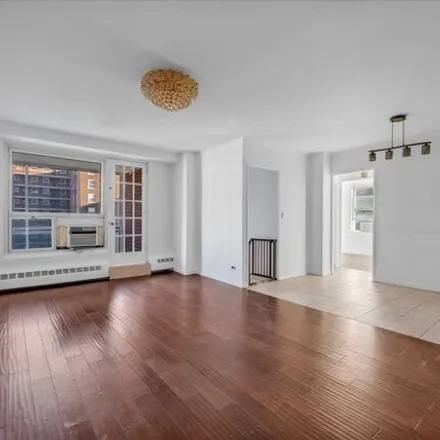 Image 3 - 97-40 62nd Drive, New York, NY 11374, USA - Apartment for sale