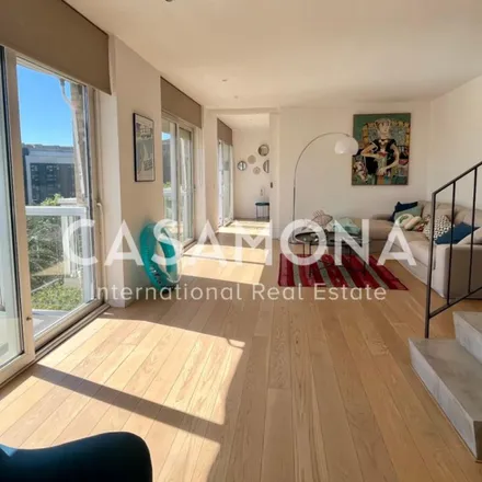 Rent this 4 bed apartment on Banco Español de Crédito (Banesto) in Plaça de Catalunya, 10