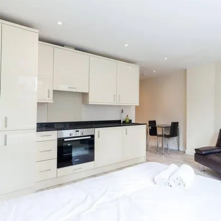 Image 2 - Last Price Furniture, Beehive Place, London, SW9 7QR, United Kingdom - Apartment for rent