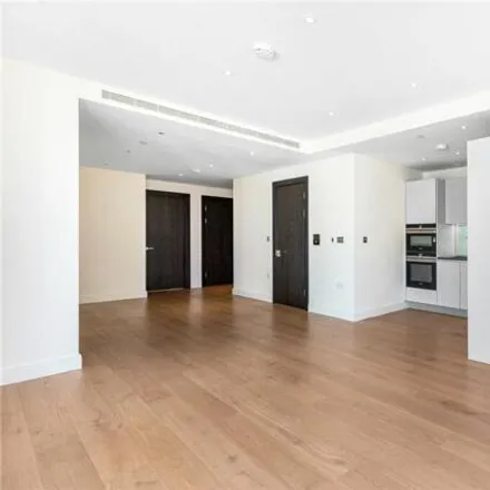 Image 1 - The Cascades, Sopwith Way, London, SW11 8NS, United Kingdom - Room for rent
