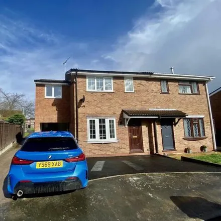 Rent this 3 bed duplex on Glamis Close in Stretton, DE13 0HX