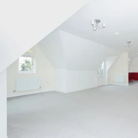 Image 2 - Reed Close, Buckinghamshire, SL0 9NX, United Kingdom - Apartment for rent