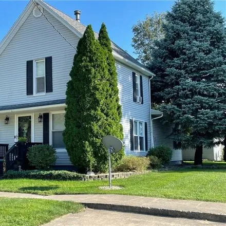 Buy this 3 bed house on 401 East Honeywell Avenue in Hoopeston, Vermilion County