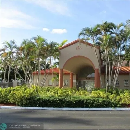 Image 2 - 8648 Southwest 3rd Street, Pembroke Pines, FL 33025, USA - Condo for sale