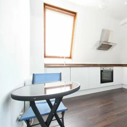 Image 3 - Great West Road, Boston Manor Road, London, TW8 9JQ, United Kingdom - Apartment for sale