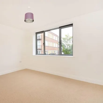 Image 2 - Omega Court, Chapel Road, London, W13 9AE, United Kingdom - Apartment for rent