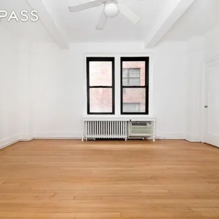 Image 5 - 325 East 57th Street, New York, NY 10022, USA - Apartment for sale