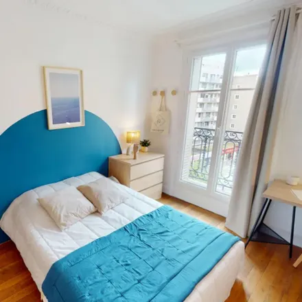 Rent this 4 bed room on 45 bis Rue de Vouillé in 75015 Paris, France