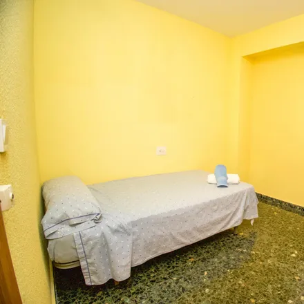 Rent this 4 bed room on Primat Reig - Almassora in Avinguda del Primat Reig, 46019 Valencia