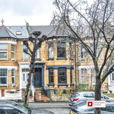 Rent this 4 bed room on 19 Newick Road in Lower Clapton, London