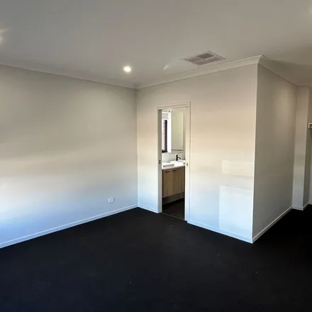 Image 2 - Sendock Parade, Huntly VIC 3551, Australia - Apartment for rent