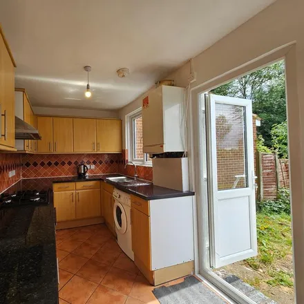 Image 4 - Addison Avenue, Oakwood, London, N14 4AL, United Kingdom - Townhouse for rent