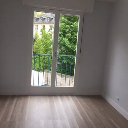 Image 2 - 1 Place Gambetta, 78000 Versailles, France - Apartment for rent