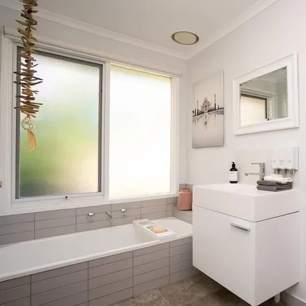 Rent this 2 bed townhouse on Melbourne in Victoria, Australia