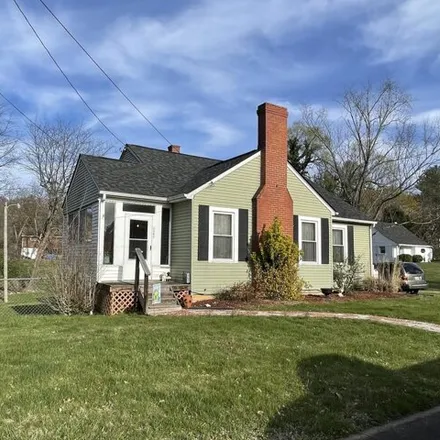 Buy this 3 bed house on 3344 Brandywine Avenue in Cave Spring, VA 24018