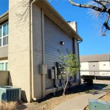 Rent this 2 bed condo on unnamed road in Houston, TX 77508