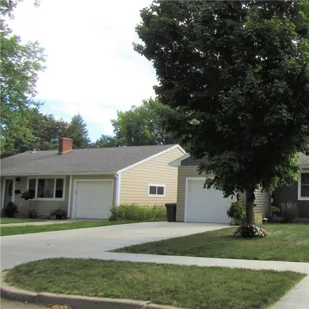 Buy this 2 bed house on 606 South 11th Street in Montevideo, MN 56265