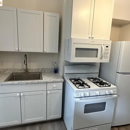 Rent this 2 bed apartment on 817 Hayes Street in San Francisco, CA 95115