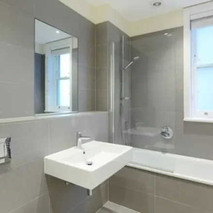 Image 6 - Hamlet Gardens, London, W6 0SY, United Kingdom - Apartment for rent
