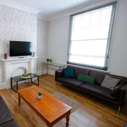 Rent this 7 bed townhouse on 146 Mansfield Road in Nottingham, NG1 3HW