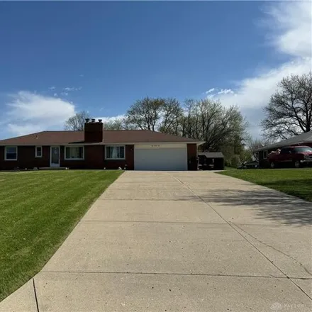 Buy this 3 bed house on 934 Livingston Drive in Xenia Township, OH 45385