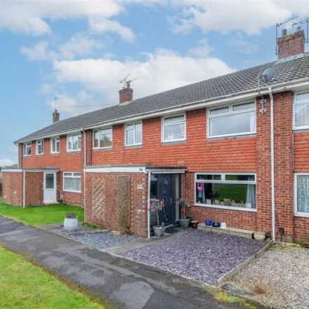 Buy this 3 bed townhouse on The Brambles in Keynsham, BS31 2TT