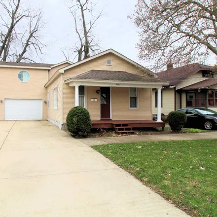 Rent this 3 bed house on 319 East Water Street in Kankakee, IL 60901