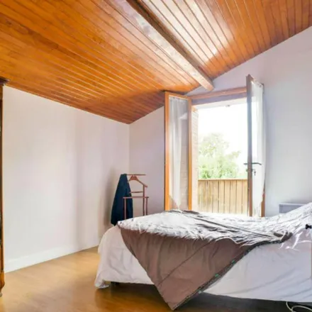 Rent this 6 bed house on Gujan-Mestras in Rue Edmond Daubric, 33470 Gujan-Mestras