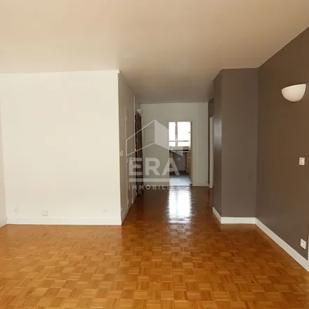 Rent this 3 bed apartment on 2 Place de l'Indien in 45100 Orléans, France