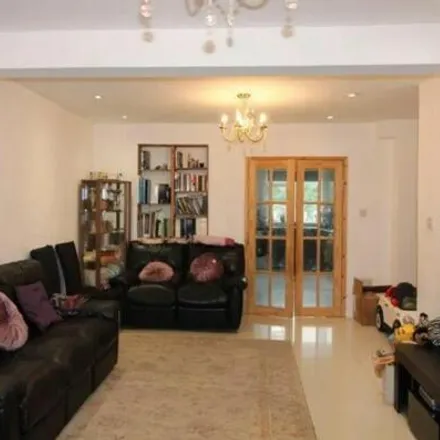 Image 4 - Connaught Road, Luton, LU4 8EP, United Kingdom - Townhouse for sale