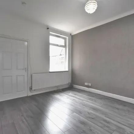 Image 5 - 54 Holmsdale Road, Daimler Green, CV6 5JP, United Kingdom - Apartment for rent