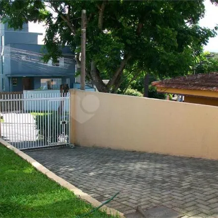 Buy this 3 bed house on Rua Doutor Sátilas do Amaral Camargo 654 in Tingui, Curitiba - PR