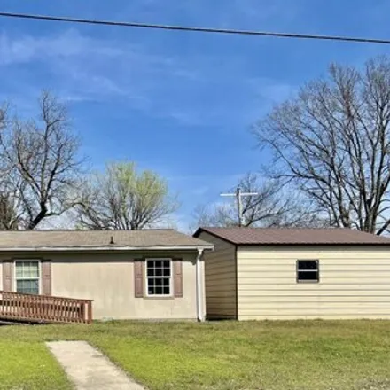 Image 2 - 638 West Cedar Avenue, Arkansas City, KS 67005, USA - Apartment for sale