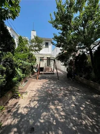 Image 2 - 1728 West 2nd Street, New York, NY 11223, USA - House for sale