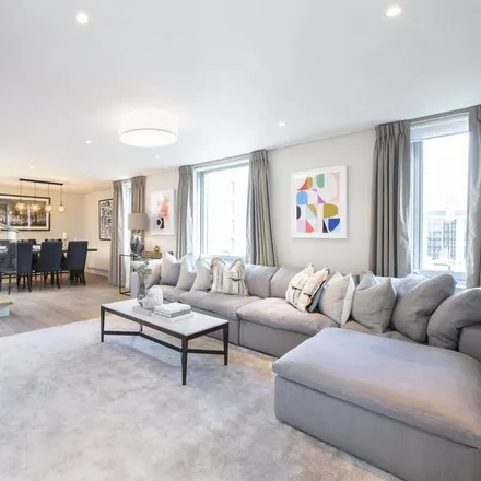 Rent this 4 bed apartment on 4 Merchant Square in London, W2 1AS