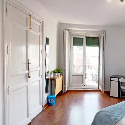 Rent this 8 bed room on Madrid in Bailén - Yeseros, Calle de Bailén