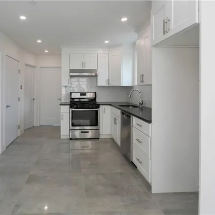 Image 7 - 158 Bay 49th Street, New York, NY 11214, USA - Townhouse for sale
