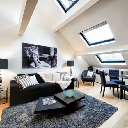 Rent this 2 bed apartment on Chaussée de Vleurgat - Vleurgatse Steenweg 300 in 1050 Ixelles - Elsene, Belgium