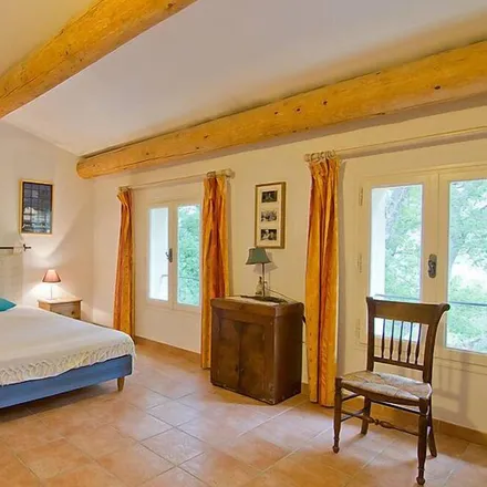 Rent this 3 bed house on 84750 Saint-Martin-de-Castillon