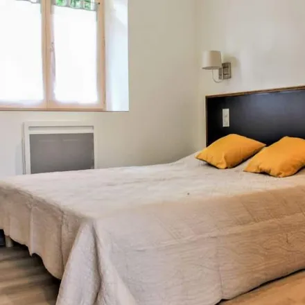 Rent this 2 bed apartment on Église Saint-Vincent in Route de Bord, 24220 Saint-Vincent-de-Cosse