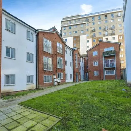 Buy this 1 bed apartment on Rocco's in Old Bedford Road, Luton